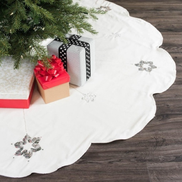 vickerman Other - Vickerman Decorative 60" Silver Flakes Collection Christmas Tree Skirt